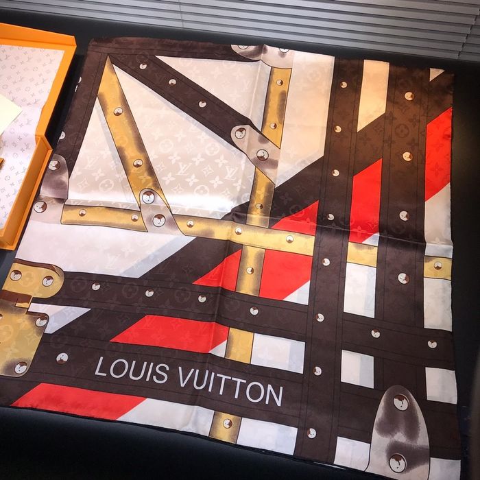 Louis Vuitton Scarf LVS00176